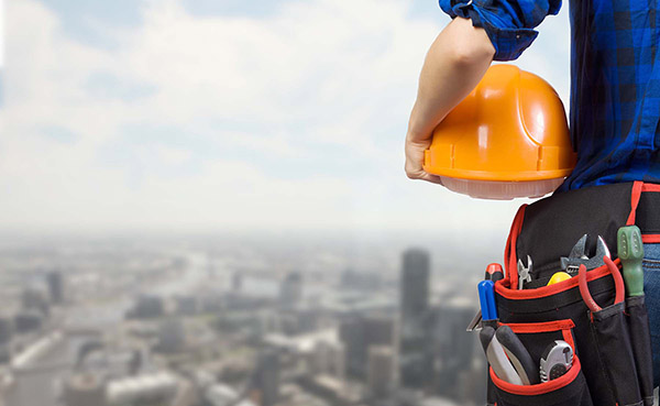 Home Inspector Michelle Door using a sewer scope